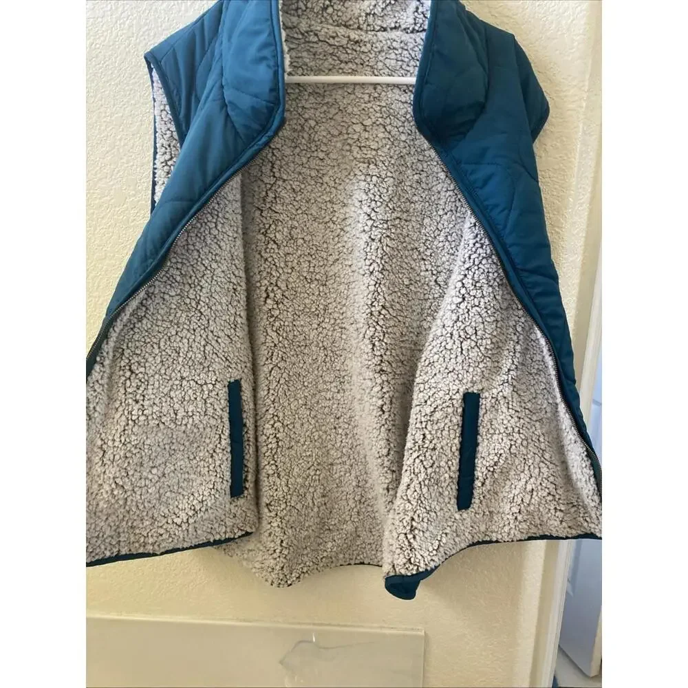 Victory Outfitters Women’s Sherpa Style Vest - Picture 4 of 4